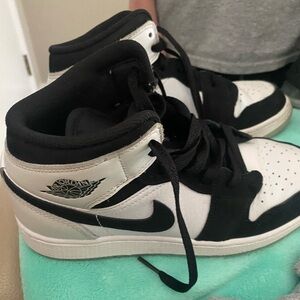 Authentic Jordan 1 diamond youth size 5